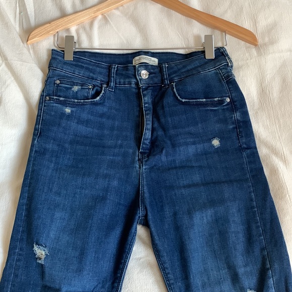 ZARA - Premium Denim Collection - high waisted distressed size 6 jeans - Picture 10 of 16